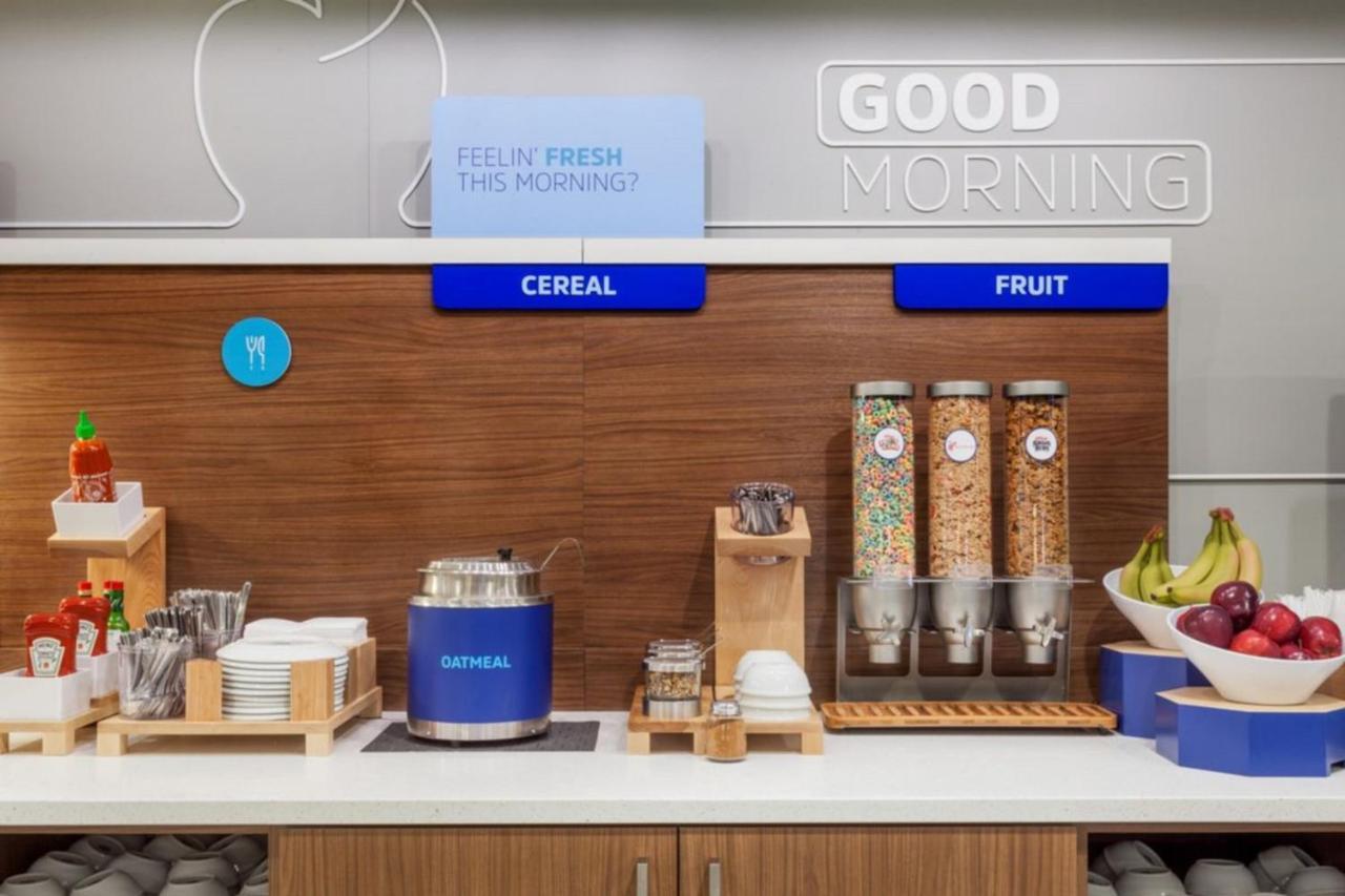 Holiday Inn Express Doral Miami By Ihg Esterno foto